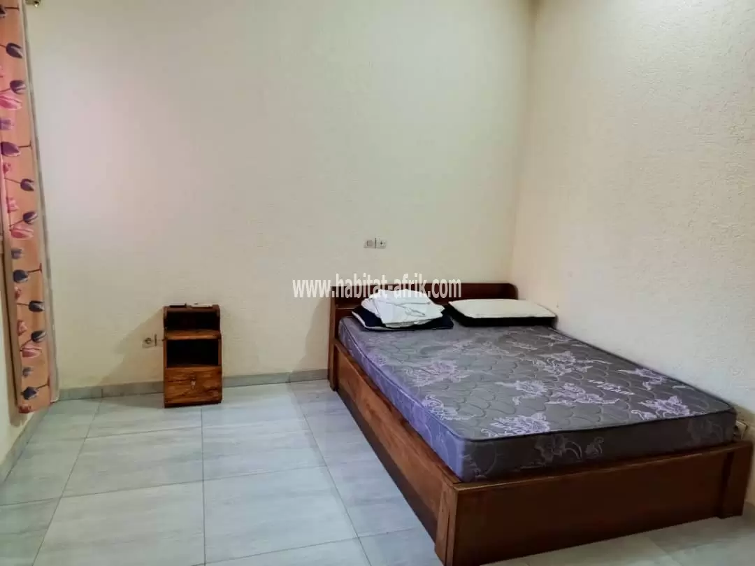 Je mets en location une mini villa meublée de deux (2) chambres salon équipée avec jardin situé à adidogome cité mokpokpo lome togo 