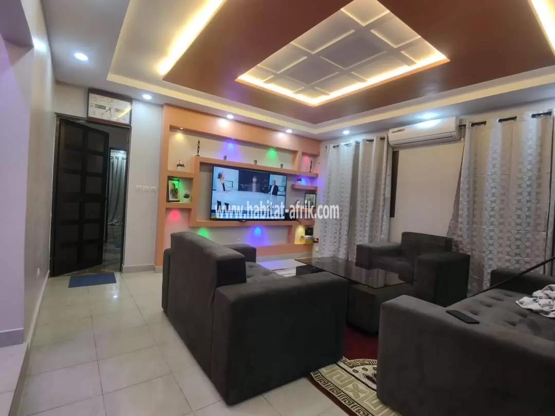 Je mets en location une villa meublée propre de deux (2) chambres salon équipée propre situé à atsiegou togo2000 non loin de l’aéroport LOME togo 