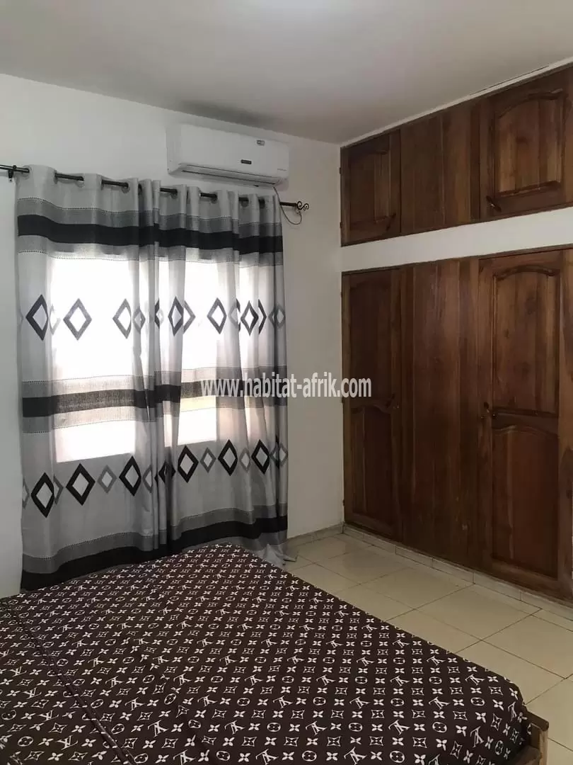 Je mets en location un appartement de trois (3) chambres salon meublé à baguida bateau vu juste 200m du goudron lome togo 