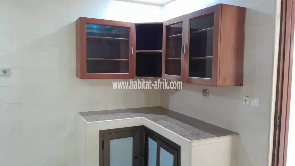 Je mets en vente une villa sur un lot 600 mètres  Carré de quatre (4) chambres salon dans la cité BOAD BAGUIDA lome togo 