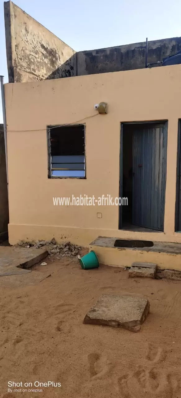 A vendre villa de 3 chambres salon autonome et une dépendance face à la mer à BAGUIDA non loin de monuments lome Togo 