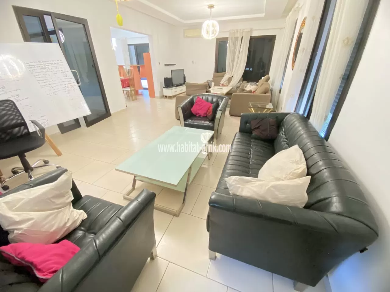 Je mets en location un villa duplex de 5 chambres piscine jardin à agoe cacaveli lome togo