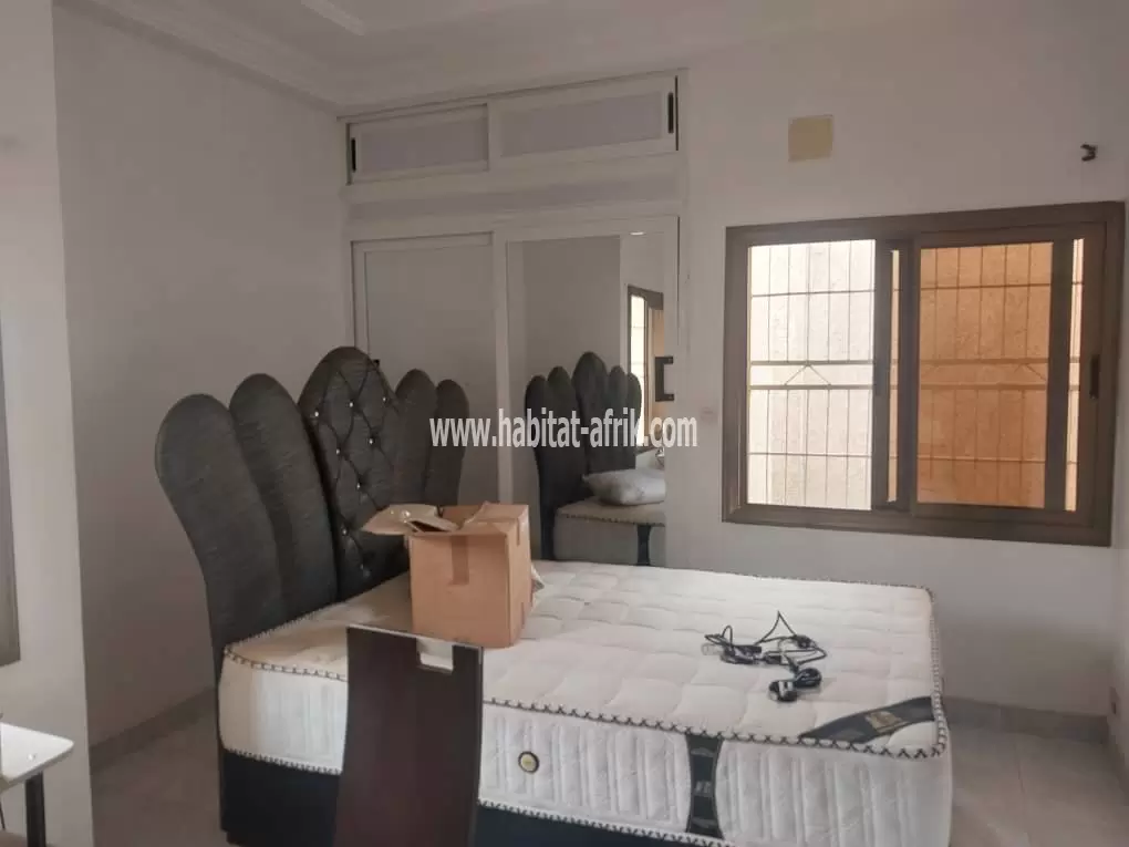 Je mets en location une villa de cinq (5) chambres salon autonome avec jardin à Hedzranawoe awoudja lome togo