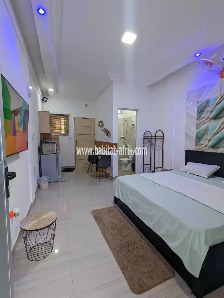 Je mets en location un studio meublé propre à avedji au bord du goudron lome togo