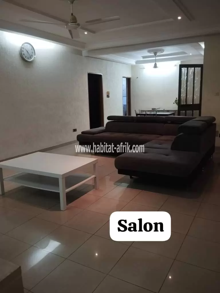 Je mets en location une villa meublée de deux (02) chambres salon dwc cuisine équipée a kegue boulicon à côté du marché lome togo