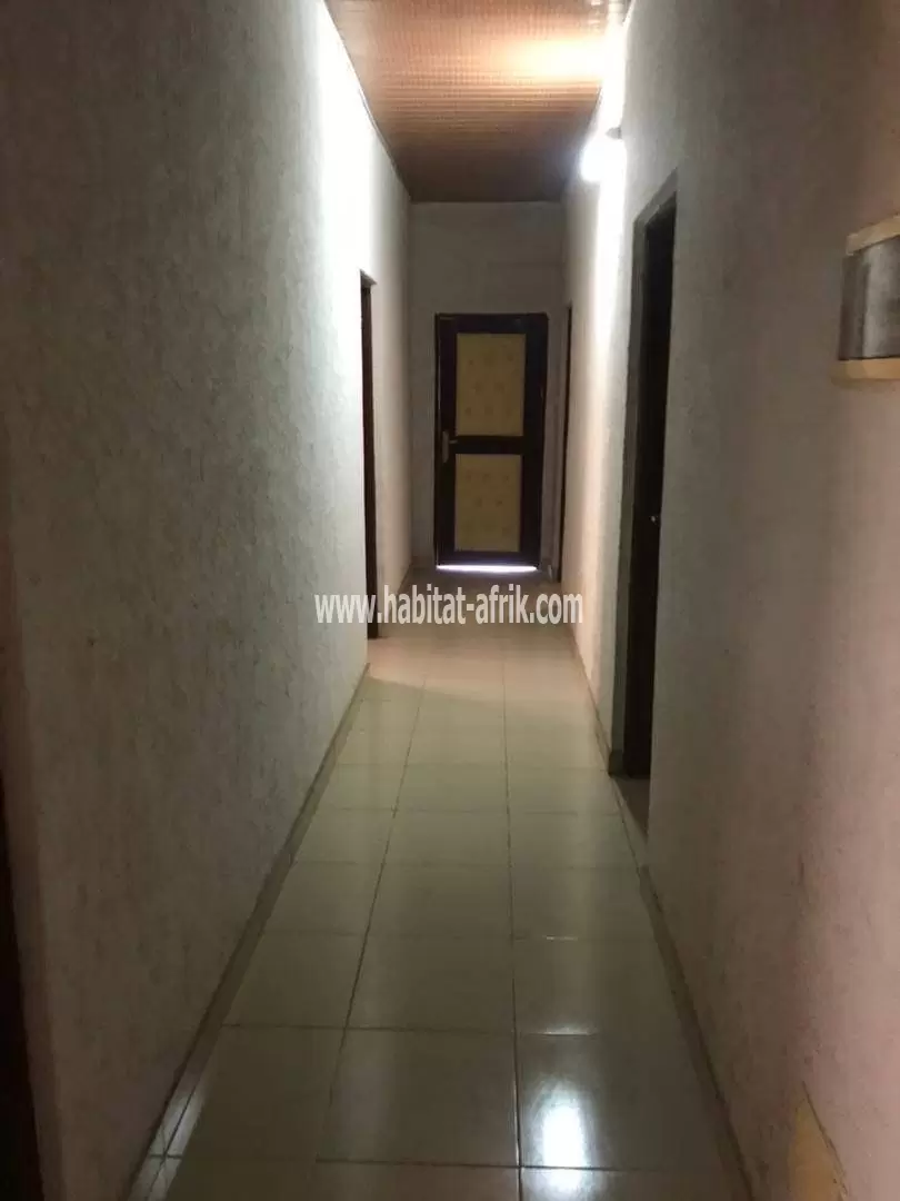 Je mets en location une villa à etage de 06 chambres 02 dépendances a Hedzranawoe amangotigome lome togo