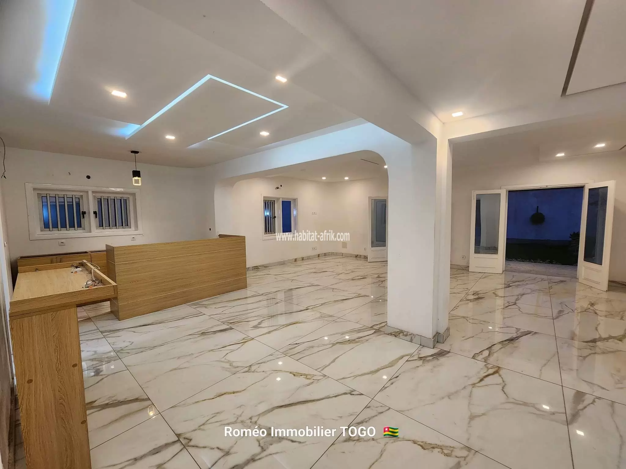 VILLA NOUVELLE CONSTRUCTION DE 6 CHAMBRES 2 SALON,  TRES GRAND JARDIN ET PISCINE 