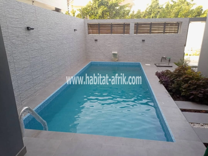 TRIPLEX HAUT STANDING AVEC PISCINE AVEC VUE SUR LA MER A AKPAKPA