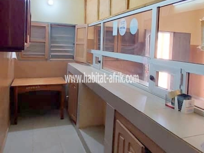 *À VENDRE UN BÂTIMENT HOPITAL COMPOSE DES EQUIPEMENTS SANITAIRE DEJA INSTALLES A OUIDAH.* 