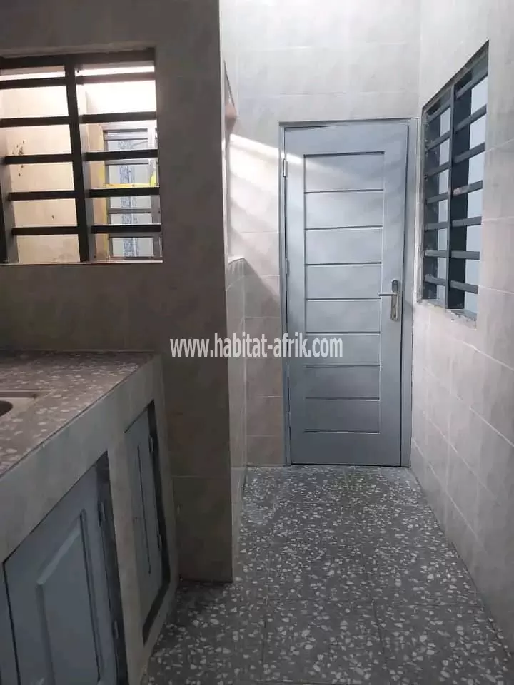 un appartement situe a zogbadje quartier latin 