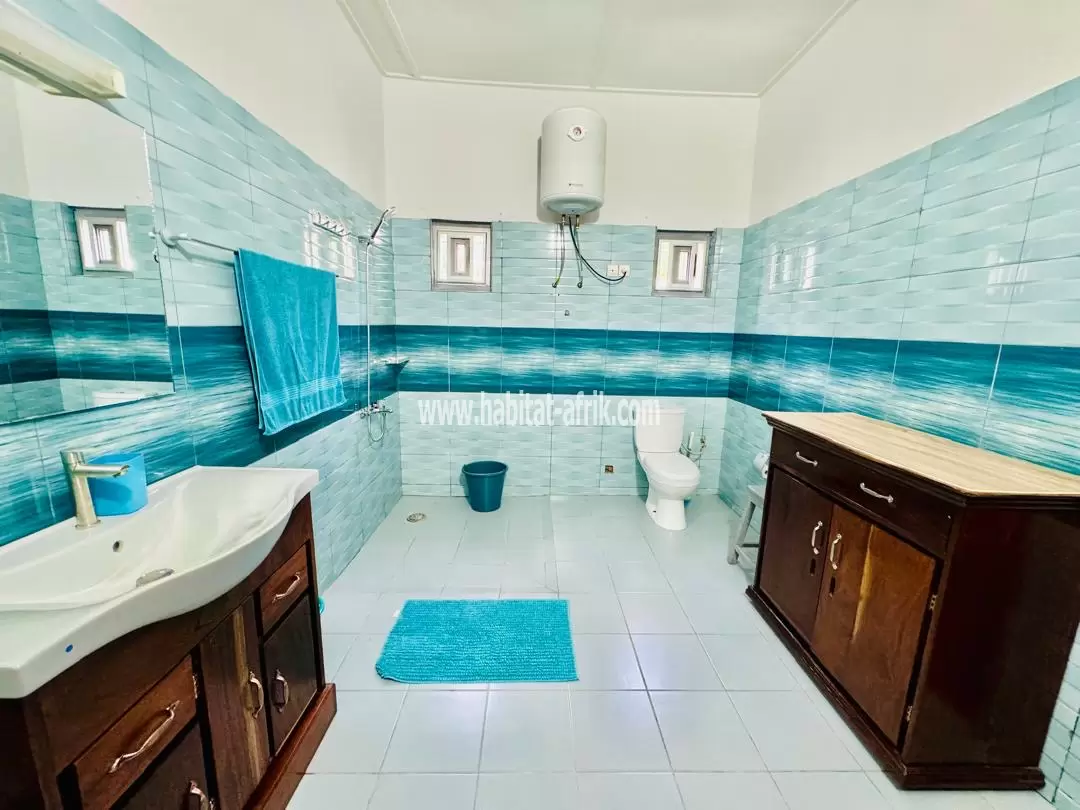 Je mets en location un appartement meublé de 3 chambres salon équipée à adidogome franciscain lome togo 