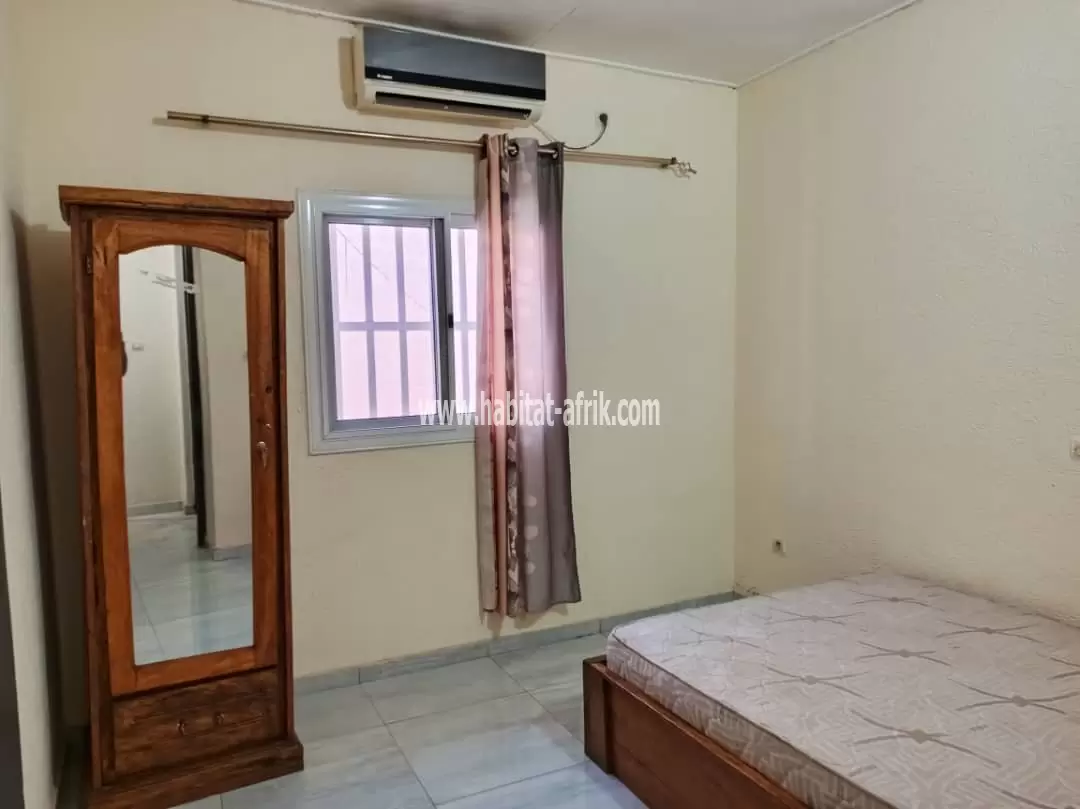 Je mets en location une mini villa meublée de deux (2) chambres salon équipée avec jardin situé à adidogome cité mokpokpo lome togo 