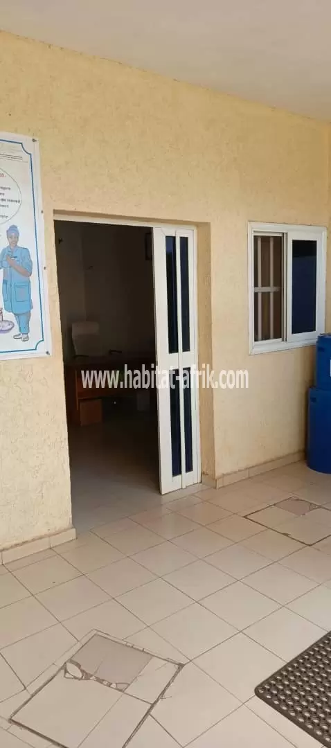 Je mets en vente une maison sur un quart de lot 2 chambres salon plus dépendance à Hedzranawoe sagboville lome togo 