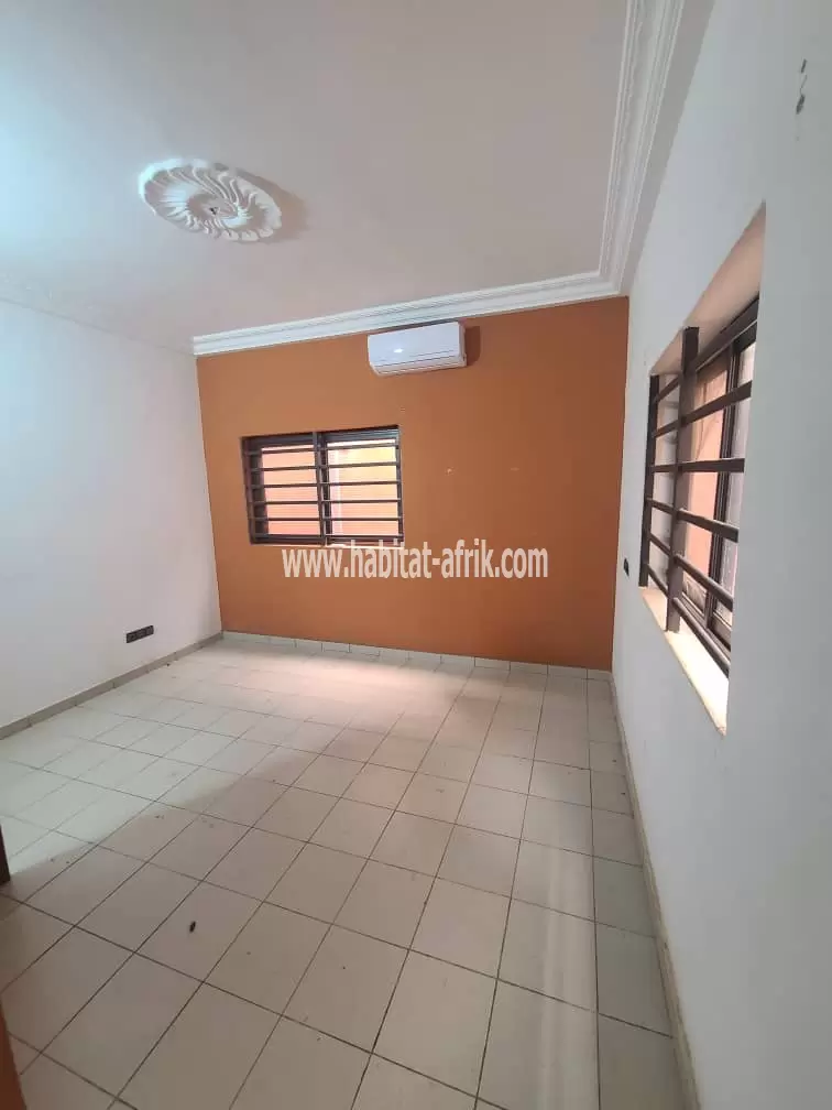 Je mets en location un appartement scindé de 2 chambres salon au rez à AGOE cavaveli cour d’appel lome togo 