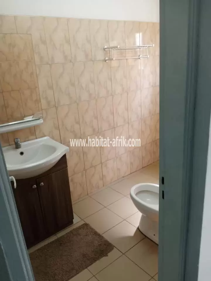 Je mets en location un appartement meublé de chambre salon équipe eau chaude disponible à baguida lome togo