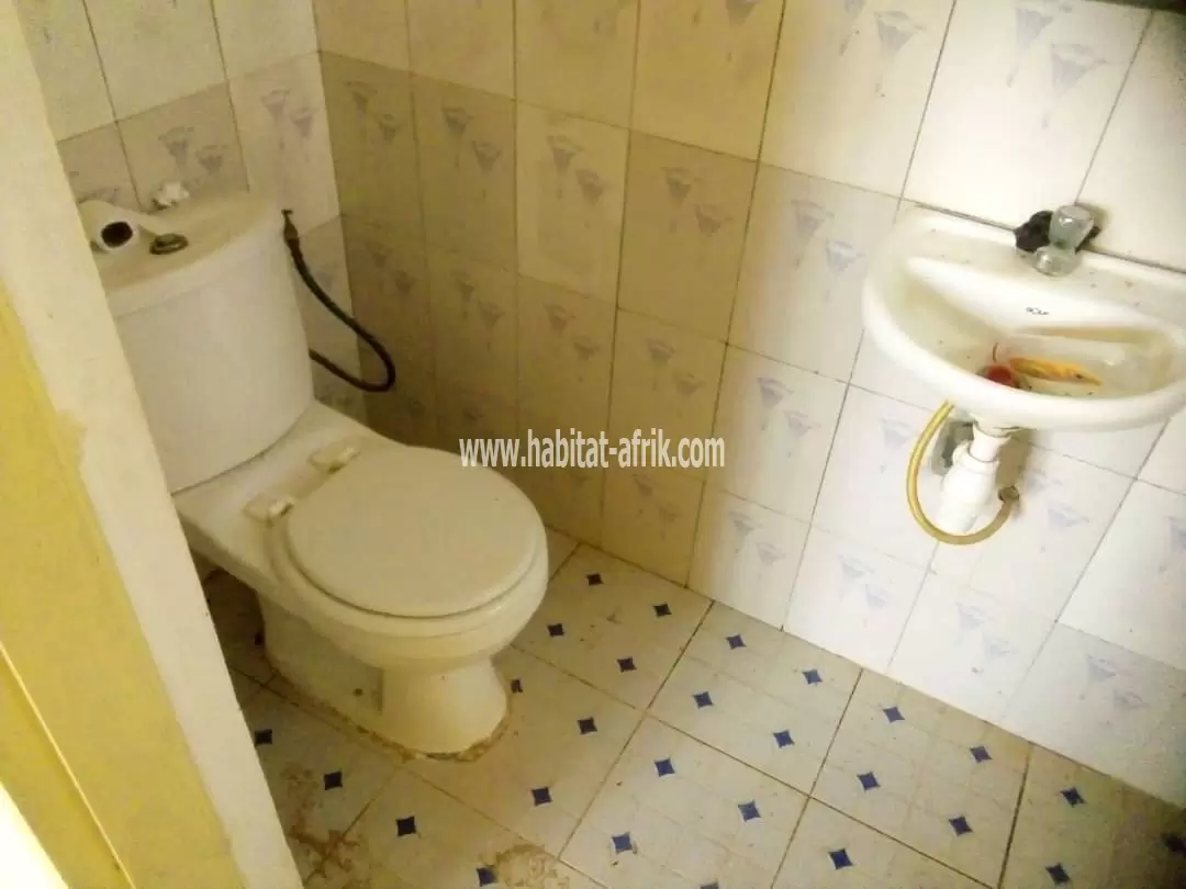 Je mets en location une villa de 3 chambres salon à atsiegou CEG Lome togo 