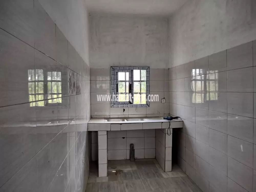 Je mets en location un appartement de chambre salon dwc cuisine nouvelle construction a akepedo contournement peage lome togo