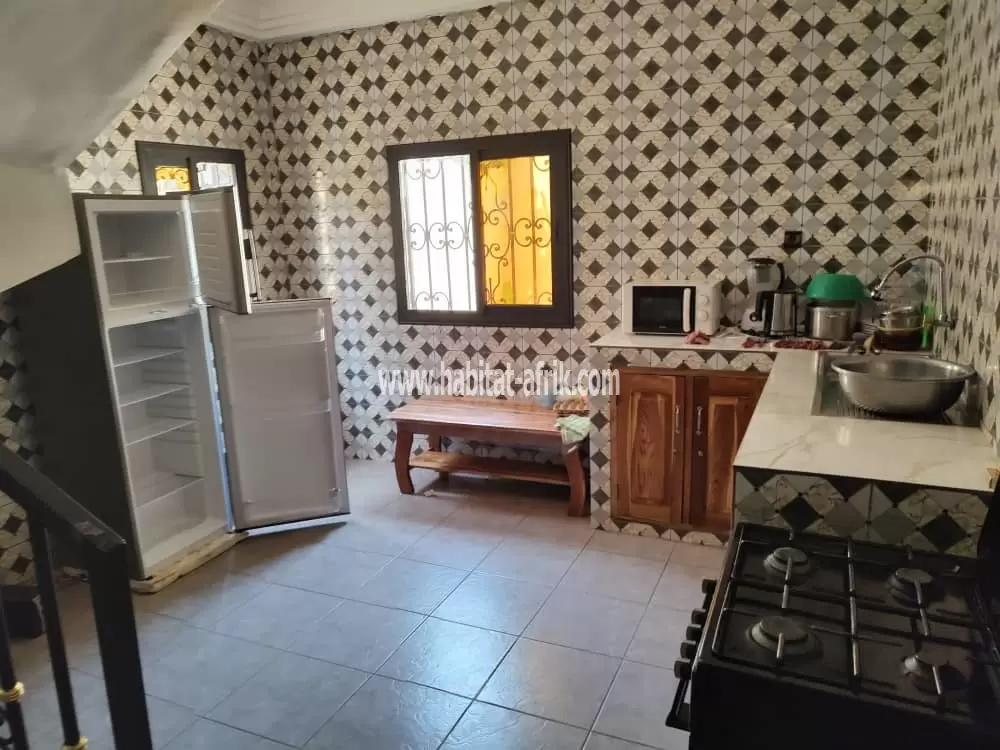 Je mets en location une villa meublée de deux chambres salon jardin a adidogome logote 150m du goudron lome togo