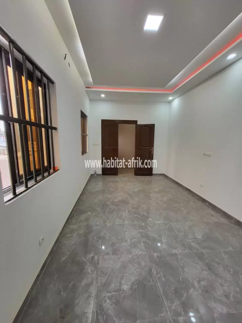 Je mets en location un appartement de 2 chambres salon sur étage R+1 situé à adidogome Sagbado pharmacie actuelle lome togo