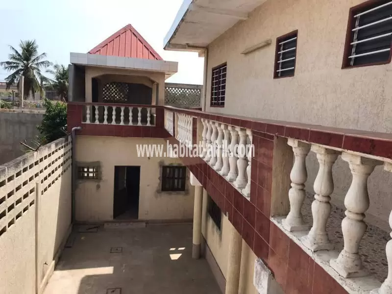 Je mets en location une villa à etage de 06 chambres 02 dépendances a Hedzranawoe amangotigome lome togo