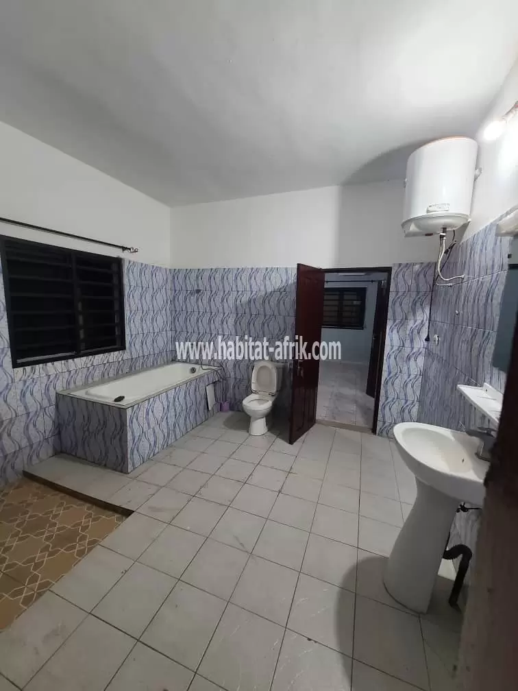 APPARTEMENT SCINDER DE 4CHAMBRE SALON À LOUER 