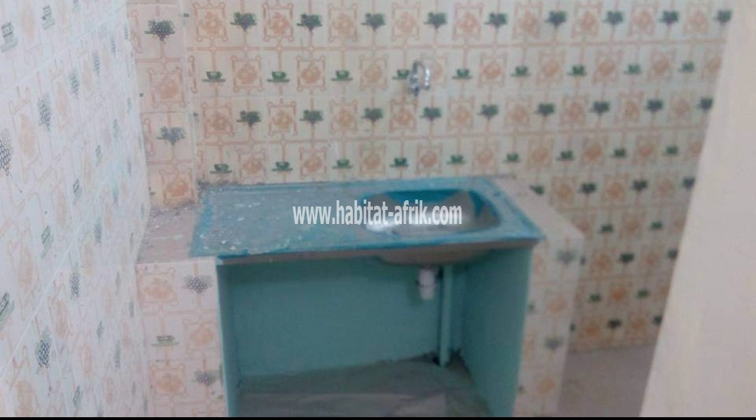 _*TOKAN , AHOSSOUGBETA, DISPONIBLE UNE CHAMBRE SALON A COULOIR RÉCENTE CONSTRUCTION.*