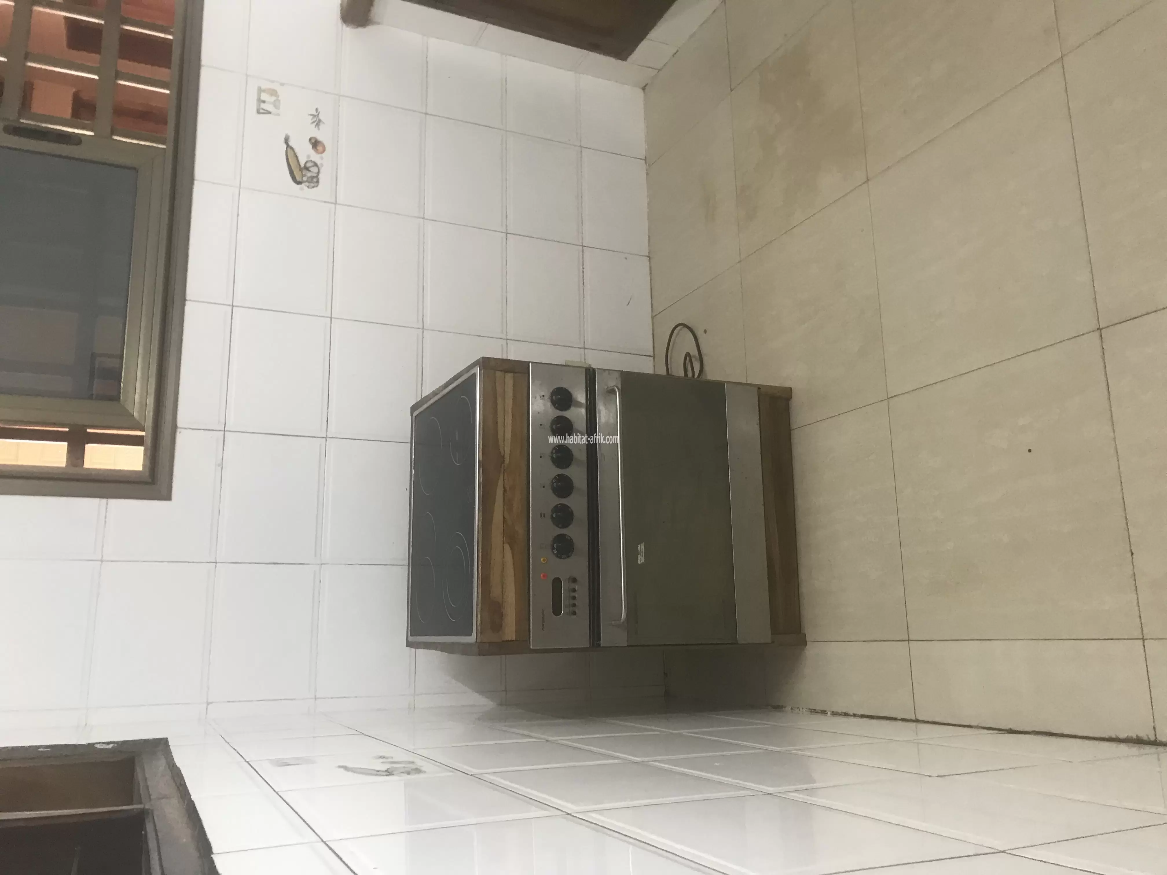 Je mets en location une maison meublée de quatre (4) chambres salon à atsiegou togo2000 à côté de la station d’essence fastar lome togo