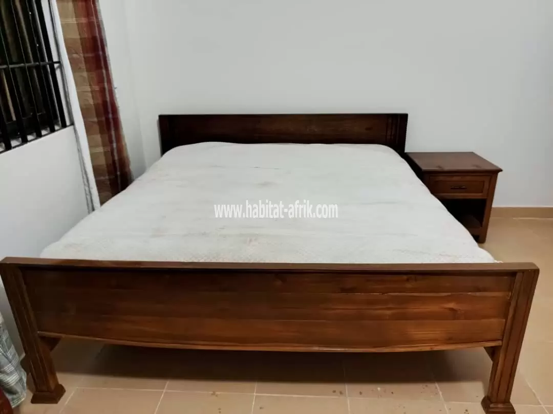 Je mets en location un appartement meublé de deux (2) chambres salon équipée scindé à l’étage situé à avedji cito 100m du goudron Lome togo 