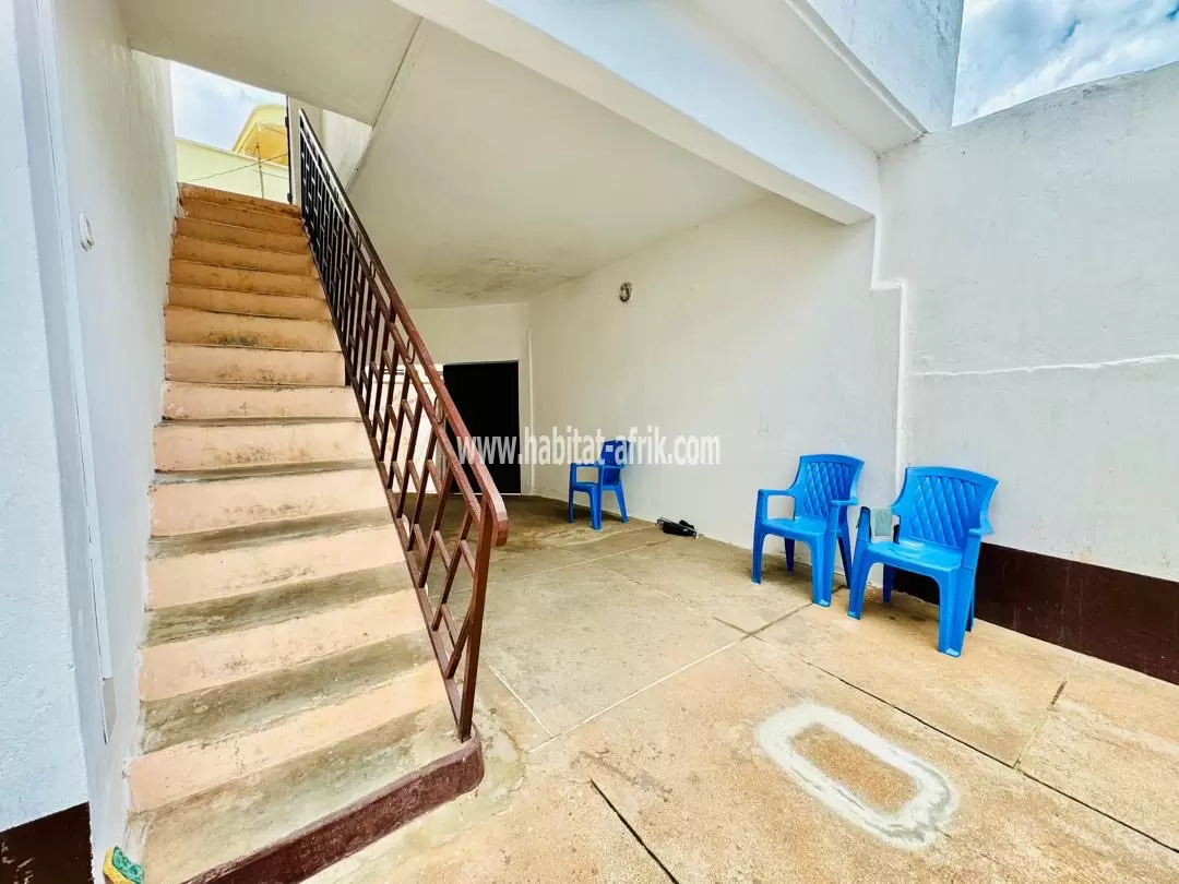 Je mets en location un appartement meublé de 3 chambres salon équipée à adidogome franciscain lome togo 