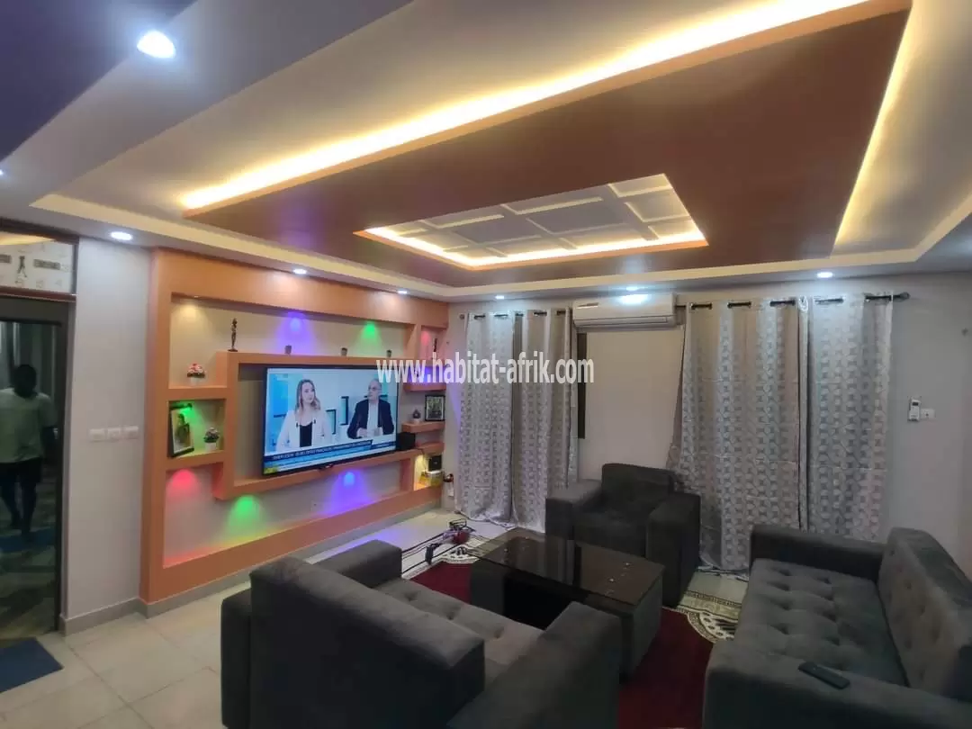 Je mets en location une villa meublée propre de deux (2) chambres salon équipée propre situé à atsiegou togo2000 non loin de l’aéroport LOME togo 