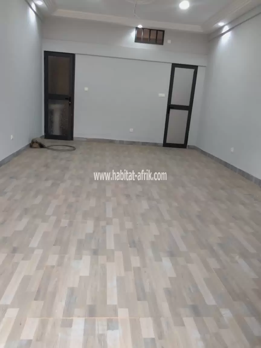 Je mets en location une villa de 3 chambres salon à nukafu derrière china mall lome togo 