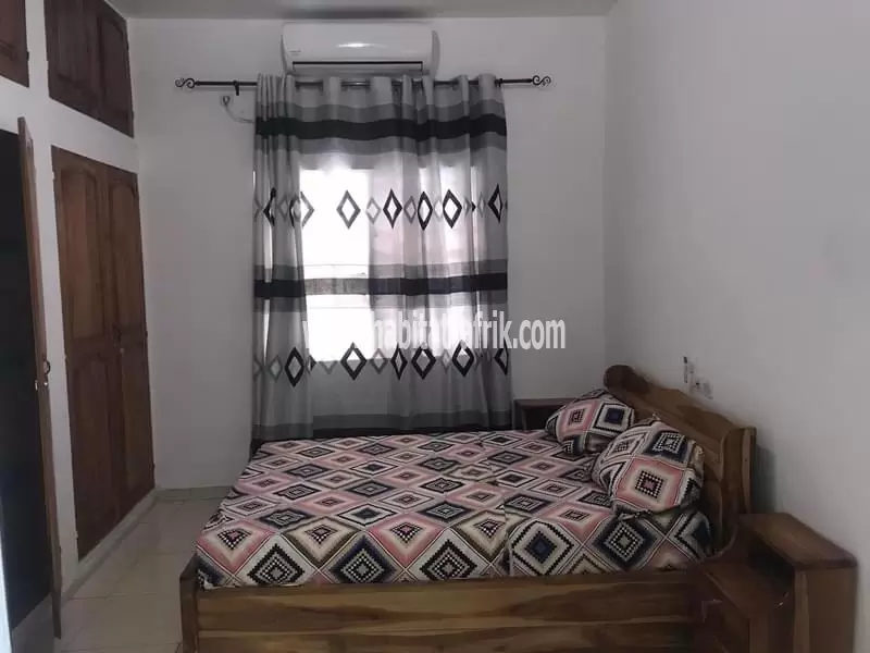 Je mets en location un appartement de trois (3) chambres salon meublé à baguida bateau vu juste 200m du goudron lome togo 