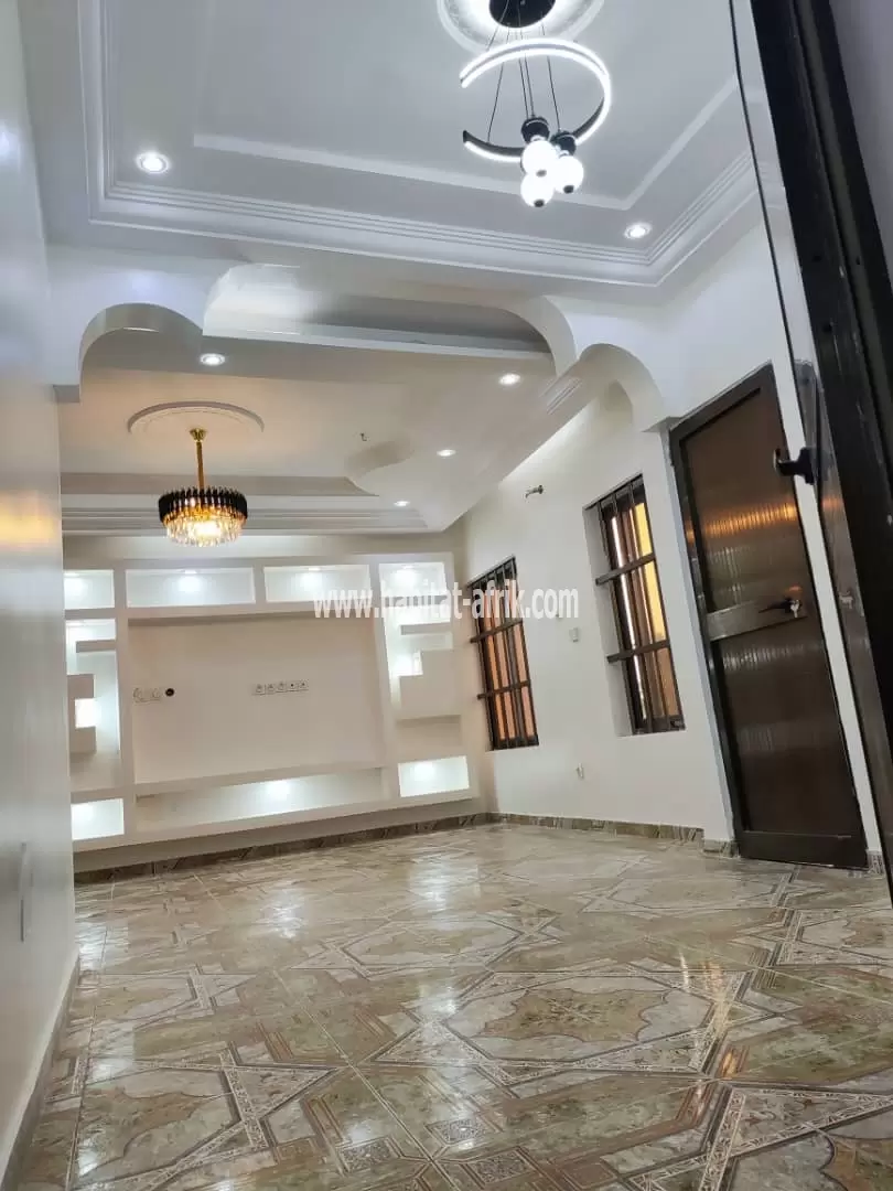 Je mets en vente une villa de 4 chambres salon sur 1 quart de lot à AGOE cavaveli LOME togo