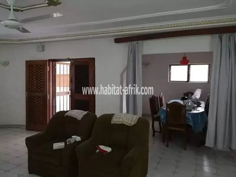 Je mets en location une villa à etage de 06 chambres 02 dépendances a Hedzranawoe amangotigome lome togo