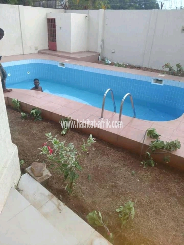 A louer Une Villa avec piscine à Cacaveli